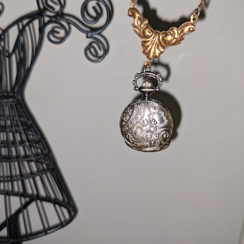 Pocketwatch necklace, and 2 Disney hair bows - Picture 2 of 5
